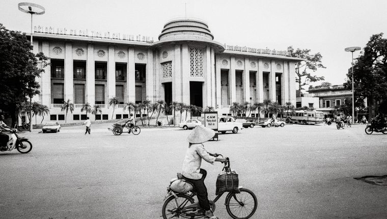 Nhịp sống Hà Nội thập niên 1990 qua ống