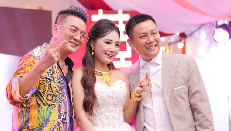 Đàm Vĩnh Hưng và đồng nghiệp chúc phúc Hoài