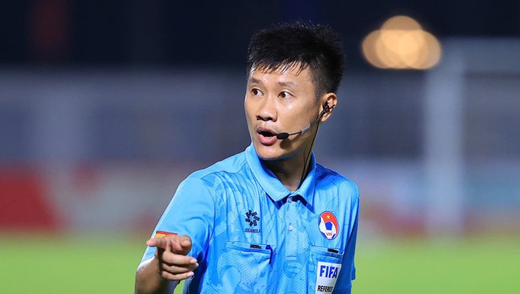 HLV của HAGL: 'Trọng tài không công tâm'