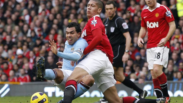 Tevez: 'Việc tôi tới Man City như nhát dao