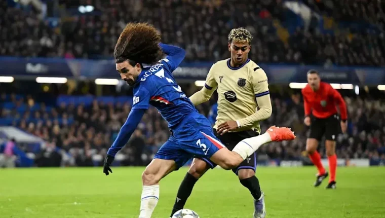 Cucurella - người điều trị Yamal ở El Clasico