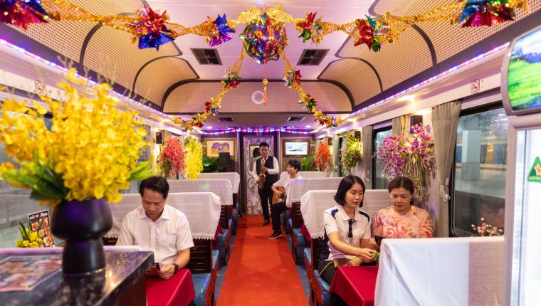 Bên trong chuyến tàu chất lượng cao Sài Gòn