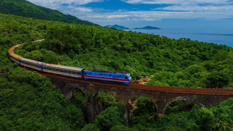 Hai hành trình tàu hỏa Việt Nam vào top