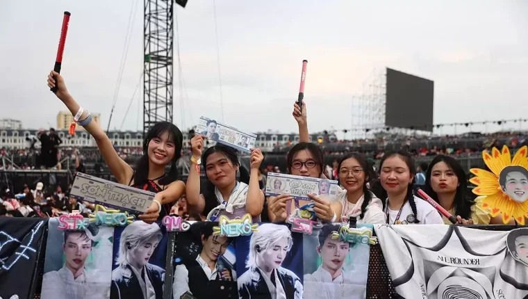 'Mùa concert' tháng 10 khiến lượng đặt vé máy