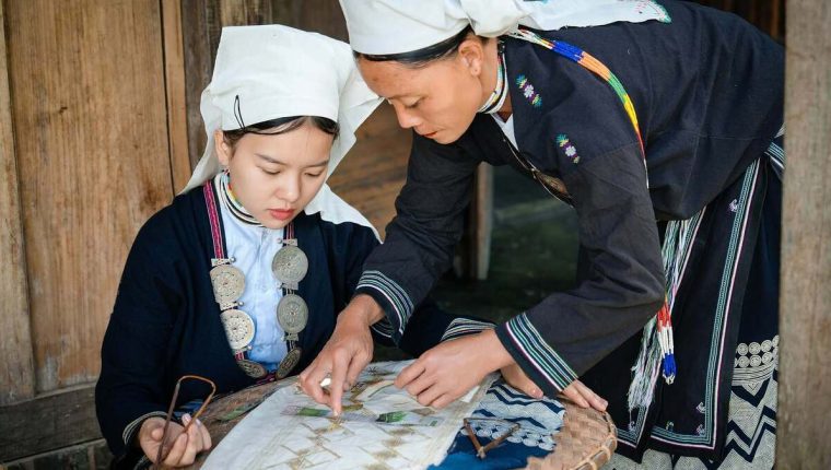 Ngôi làng Cao Bằng lưu giữ nghề nhuộm chàm,