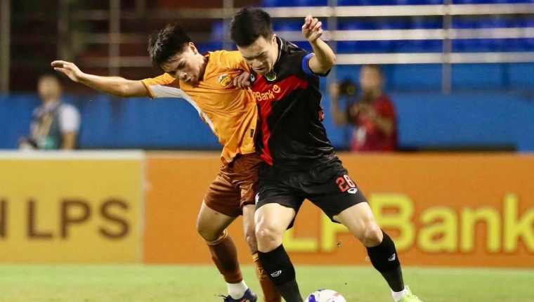 HAGL thua ngược trong trận cầu 7 bàn và