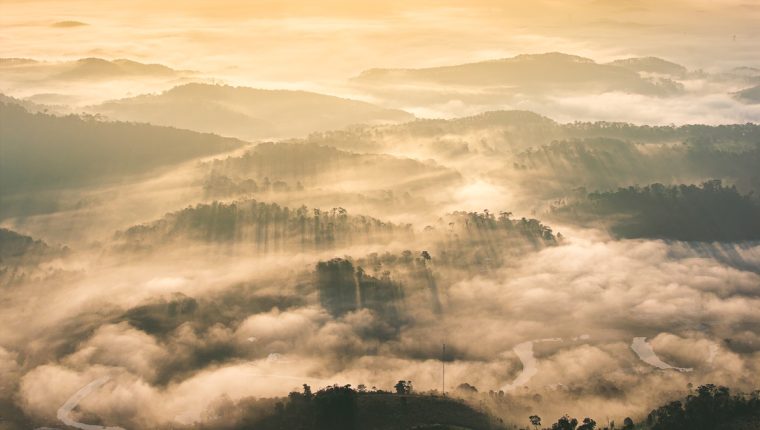 Săn sương mây trên đồi Đức Mẹ Măng Đen