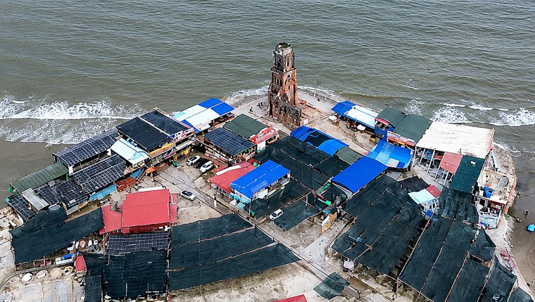 Sẽ phá dỡ xong hàng quán quanh nhà thờ
