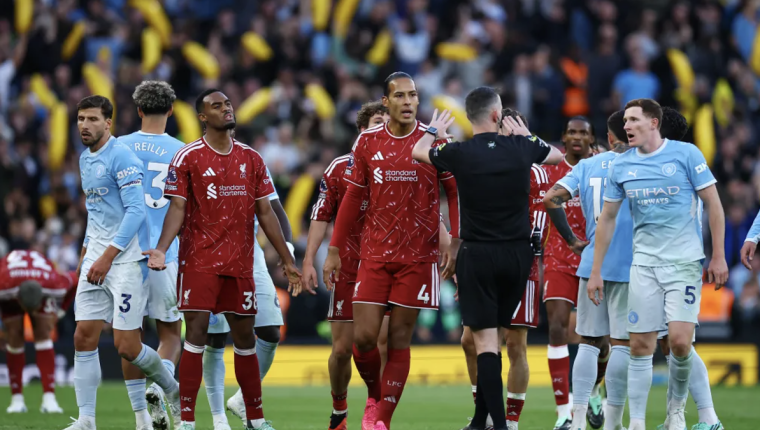 Carragher chỉ trích trọng tài và Wirtz sau trận