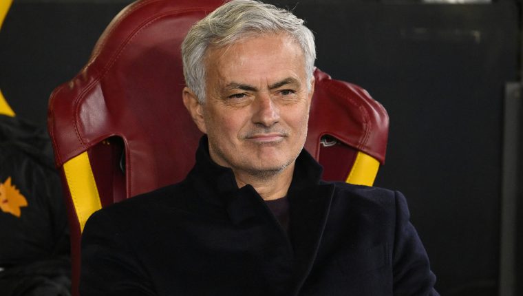 Mourinho vẫn được yêu mến như một vị hoàng
