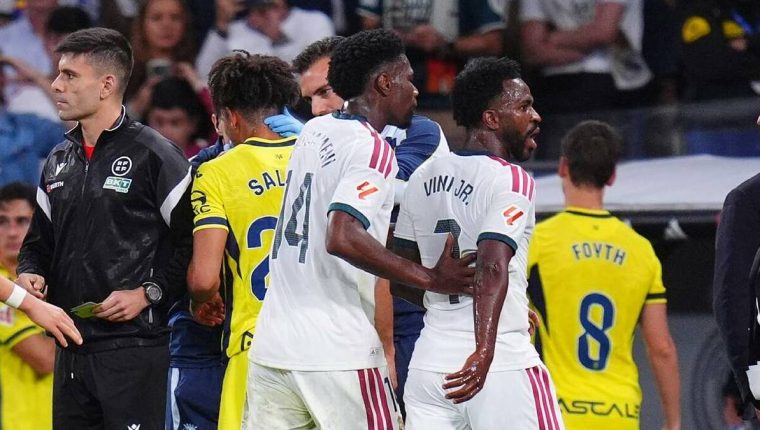 Vinicius trả giá đắt vì giật tóc đối thủ