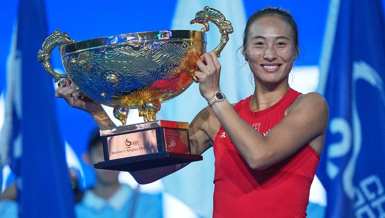 Zheng Qinwen lập lịch sử tại Trung Quốc Mở