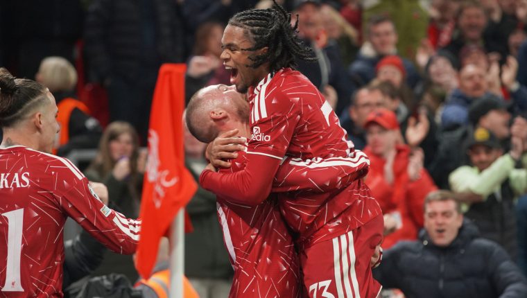 Liverpool thắng ngược dù bị dẫn hai bàn ở