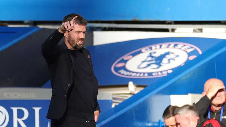 Man Utd tiếp tục giữ Carrick dù rơi xuống