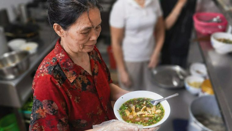 Quán cháo lươn còn nguyên hạt gạo nổi tiếng