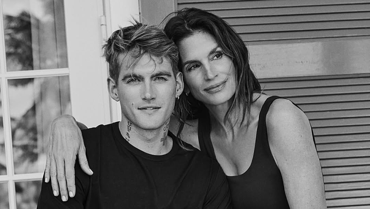 Cindy Crawford: 'Cả nhà đau đớn tột cùng khi