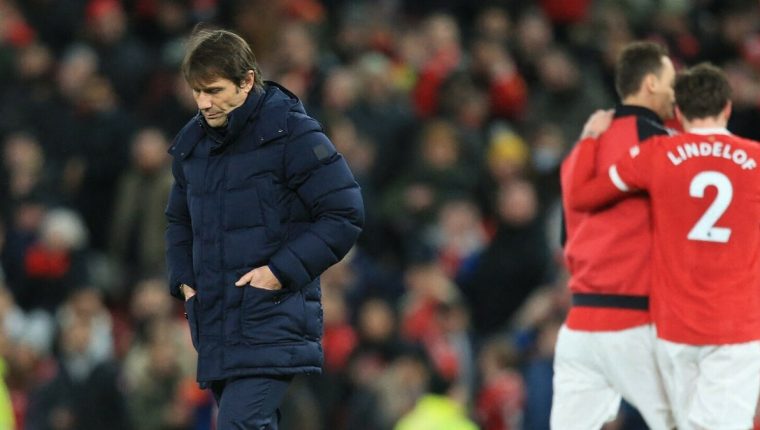 Conte liên hệ với Man Utd