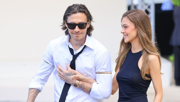 Vợ chồng Brooklyn Beckham mặc thu hút ở Paris