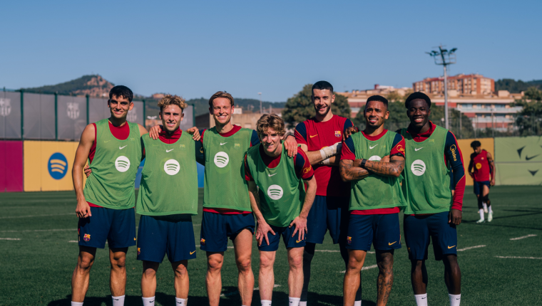 Barca ăn tiệc nướng sau hai thất bại liên