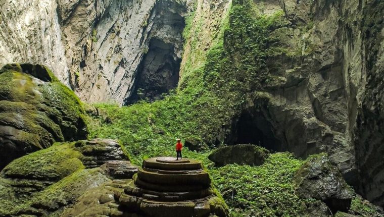 Những hố sụt đang khai thác du lịch ở