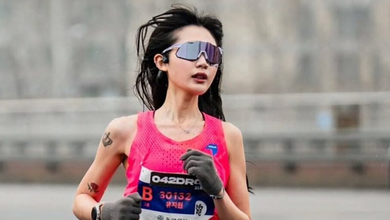 Hotgir chạy bộ Hàn Quốc qua đời sau khi