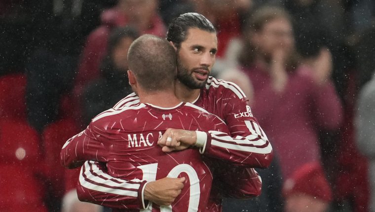 Carragher: 'Man Utd, Liverpool chịu áp lực lớn vì