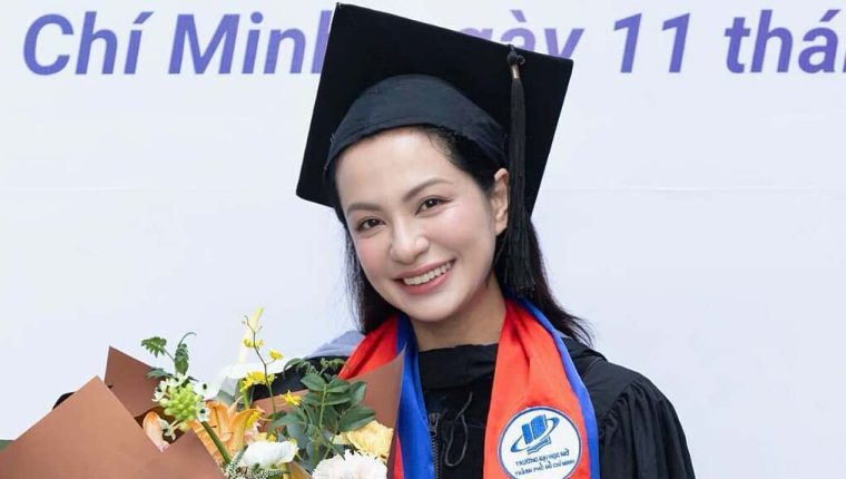 Ngọc Thúy tốt nghiệp cử nhân luật ở tuổi