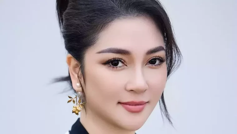 Hoa hậu Nguyễn Thị Huyền trở thành tiến sĩ