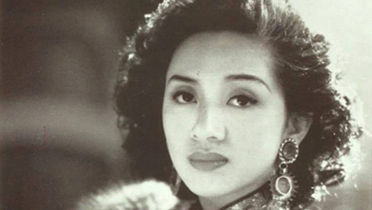 Tro cốt danh ca Mai Diễm Phương bị đánh