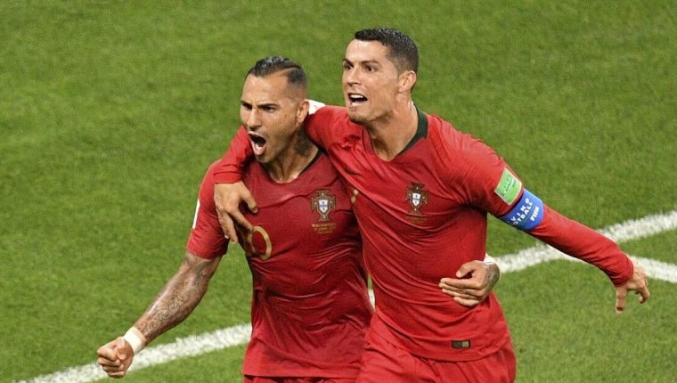 Đồng đội cũ ám chỉ Ronaldo đáng phải chịu