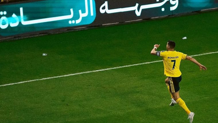 Ronaldo lập hat-trick sau 908 ngày