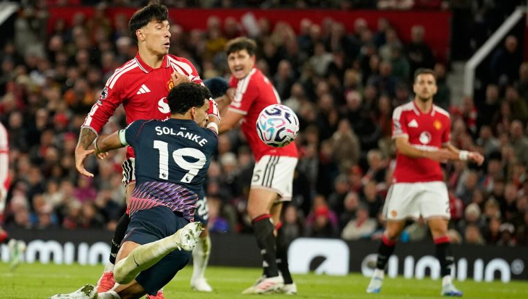 Man Utd rơi chiến thắng trước Tottenham dù hơn