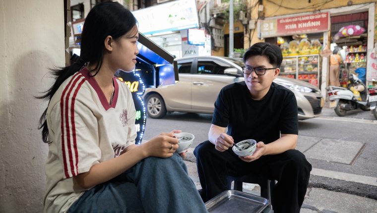 Bánh trôi Phạm Bằng nhộn nhịp khách ngày mở